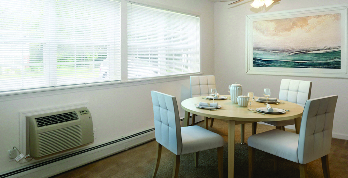 dining table and chairs at Heatherwood House at Ronkonkoma, Lake Ronkonkoma, New York